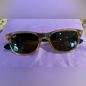 Ray-Ban New Wayfarer Frame with Dark Brown Lenses Sunglasses. Women’s. Pre-owned